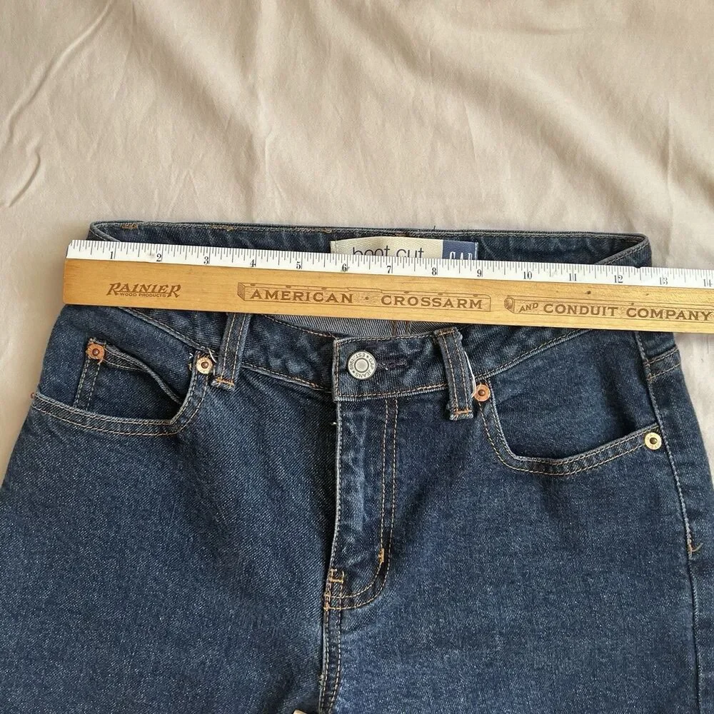 Vtg GAP Jeans Size 2 Boot Cut Capri med wash Blue Denim Stretch Mid Rise Y2K
